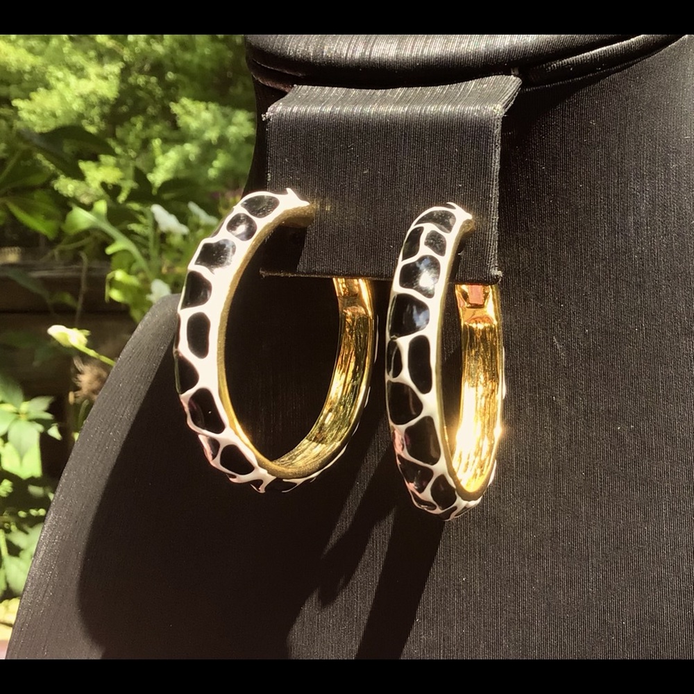 Kenneth jay lane KJL animal giraffe print enamel hoop earrings